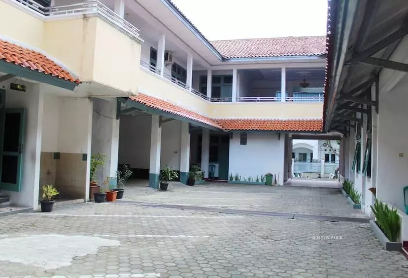 ホテル Rajawali Mitra Reddoorz