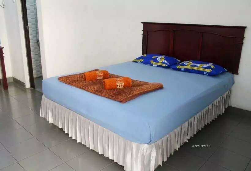 ホテル Rajawali Mitra Reddoorz