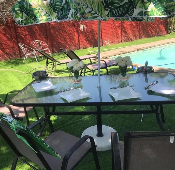 Пансион Beverley Hills Guesthouse