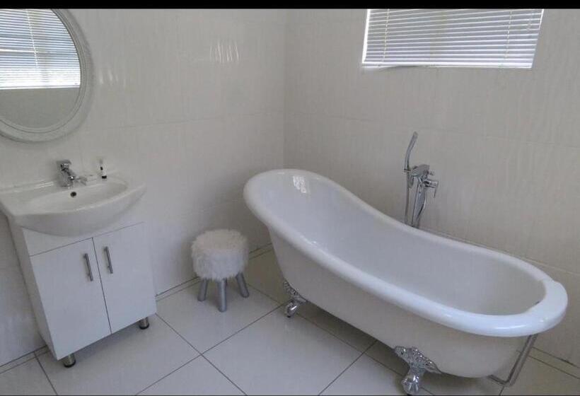 Пансион Beverley Hills Guesthouse