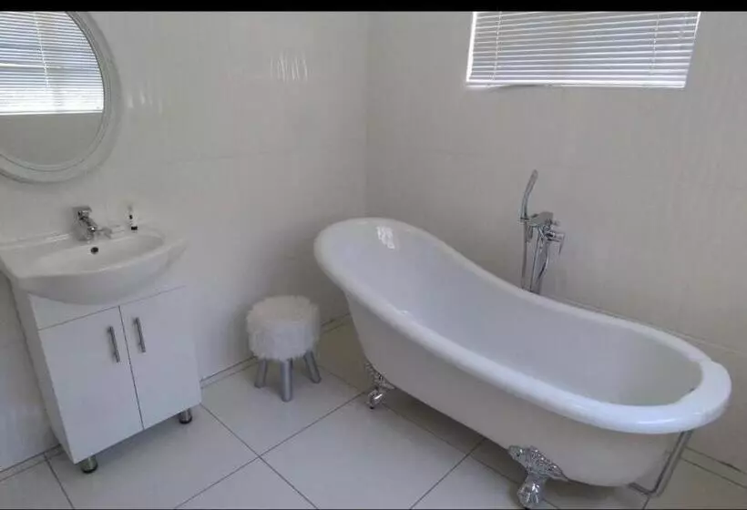 Majatalo Beverley Hills Guesthouse