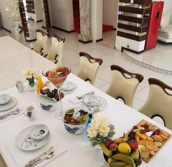 Пансион Beverley Hills Guesthouse