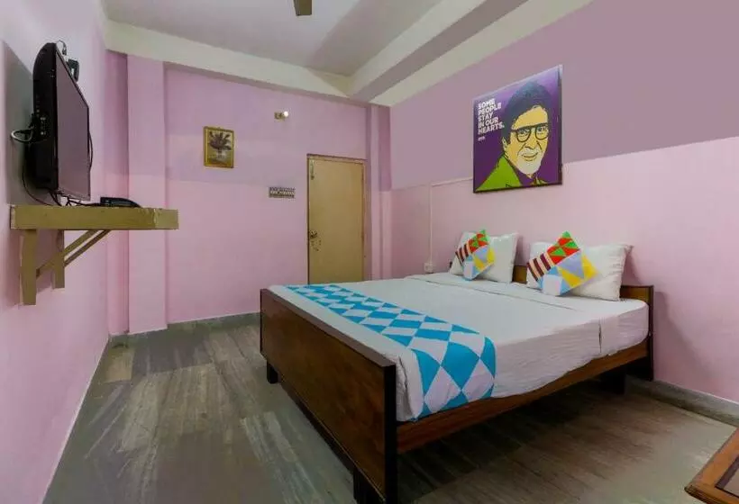 ホテル O Red Rose Near Noapara Metro Station