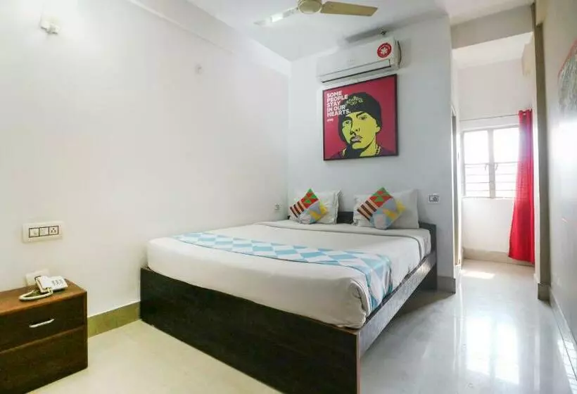 ホテル O Red Rose Near Noapara Metro Station