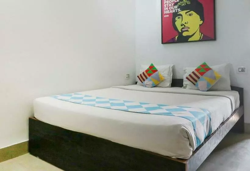 ホテル O Red Rose Near Noapara Metro Station