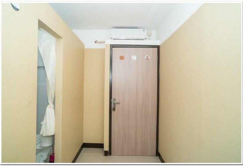 فندق Koolkost Near Lokasari Square