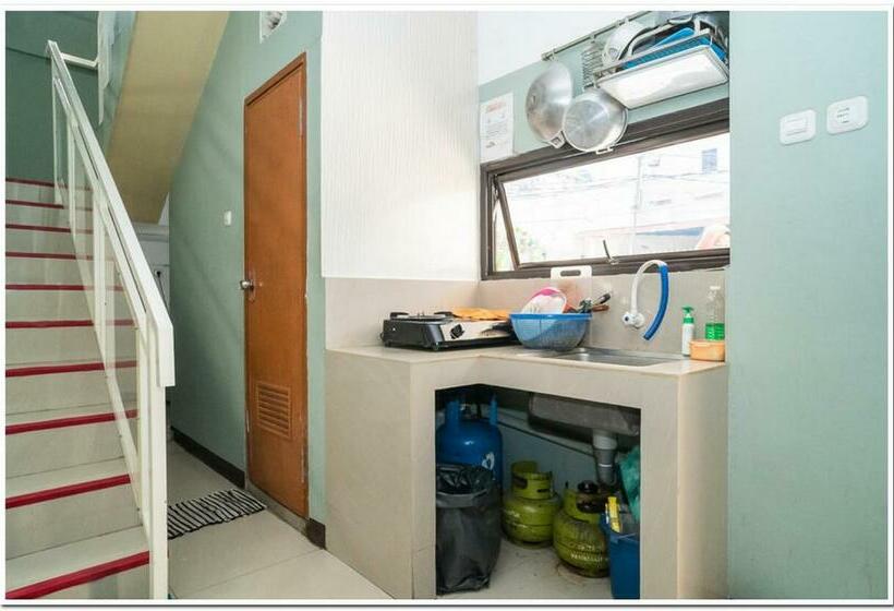 فندق Koolkost Near Lokasari Square