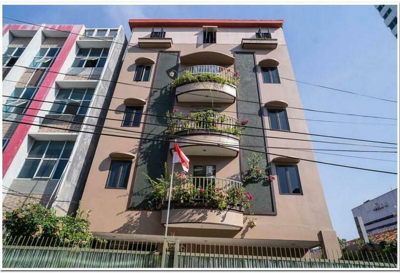 فندق Koolkost Near Lokasari Square