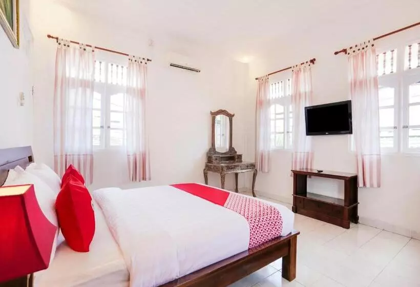 ホテル Oyo 4003 Ceria Guesthouse Seminyak