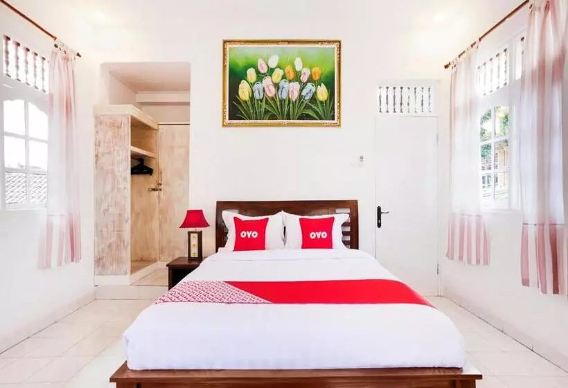 ホテル Oyo 4003 Ceria Guesthouse Seminyak