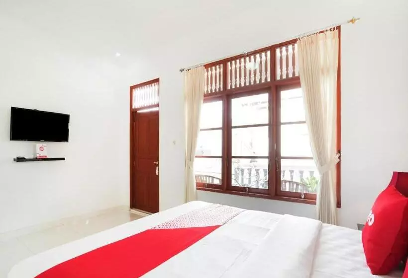 ホテル Oyo 4003 Ceria Guesthouse Seminyak