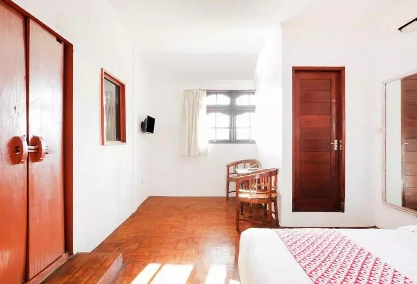 ホテル Oyo 4003 Ceria Guesthouse Seminyak