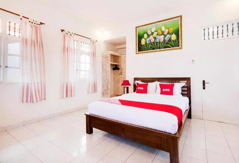 ホテル Oyo 4003 Ceria Guesthouse Seminyak