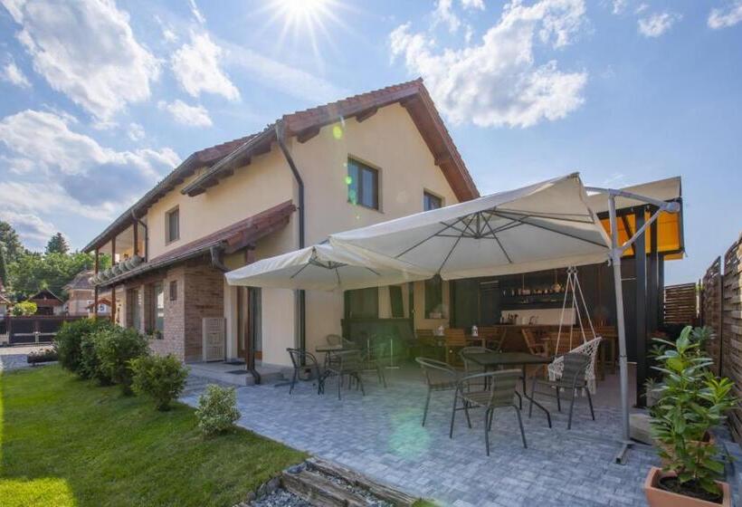 پانسیون Ama Guest House