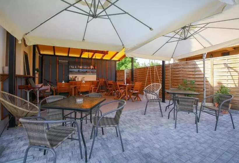 Majatalo Ama Guest House