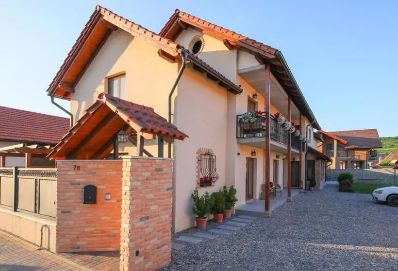 Majatalo Ama Guest House