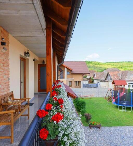 پانسیون Ama Guest House