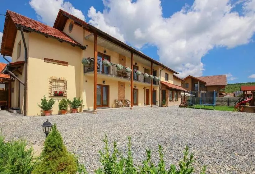 Majatalo Ama Guest House