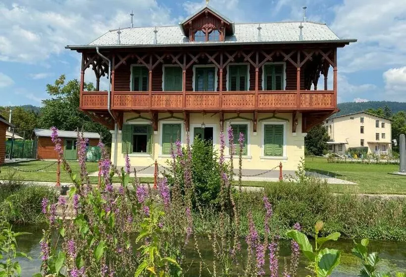 تختخواب و صبحانه Villa Ruska Dača