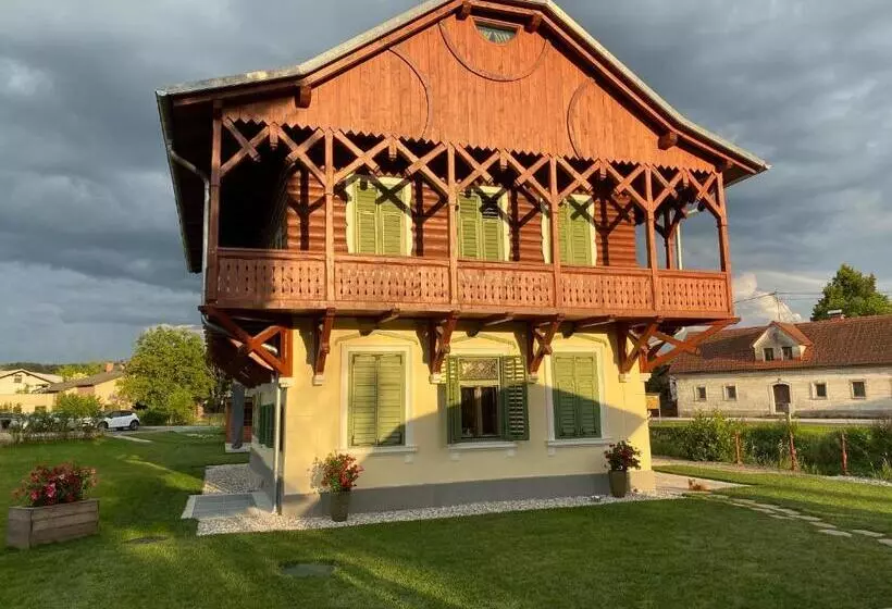 تختخواب و صبحانه Villa Ruska Dača