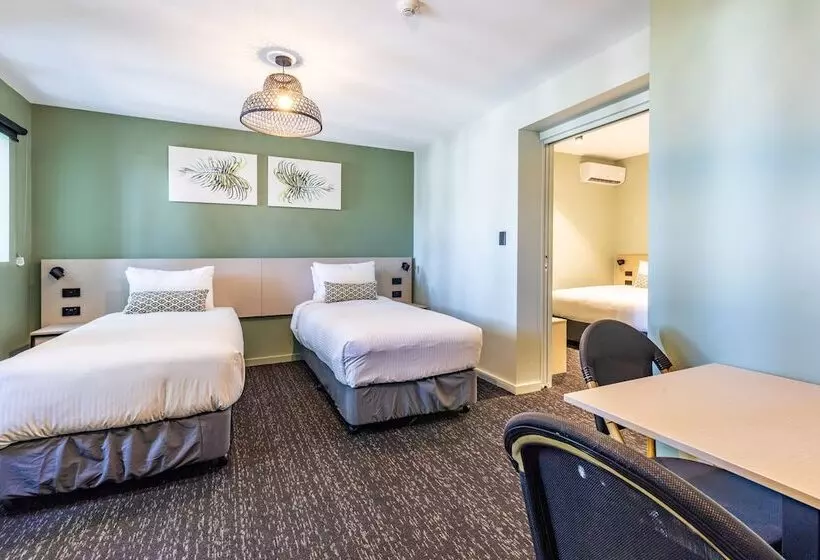 Hotelli Nightcap At Commercial