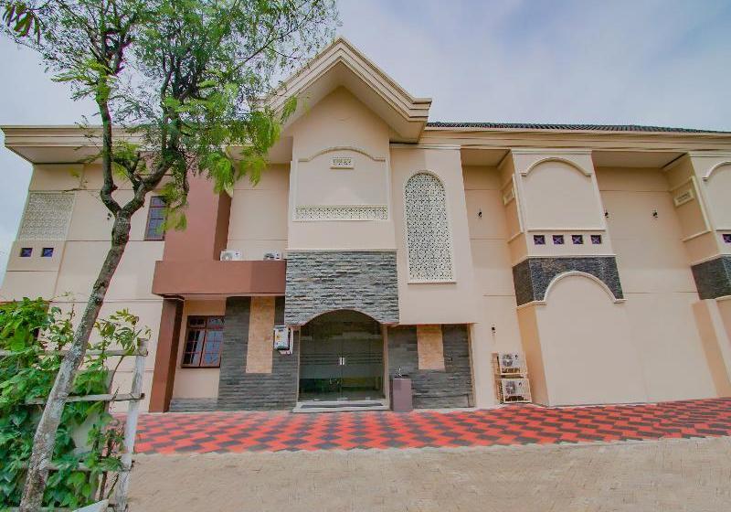 호텔 Oyo 3909 Arg Guest House Syariah