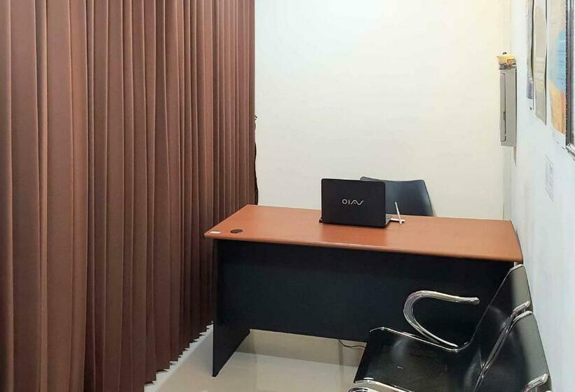 Hotel Reddoorz At Mayjen Sungkono Surabaya