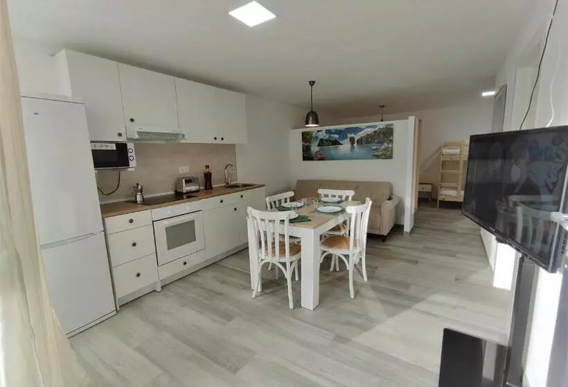 ペンション Estudios Playa De Covachos