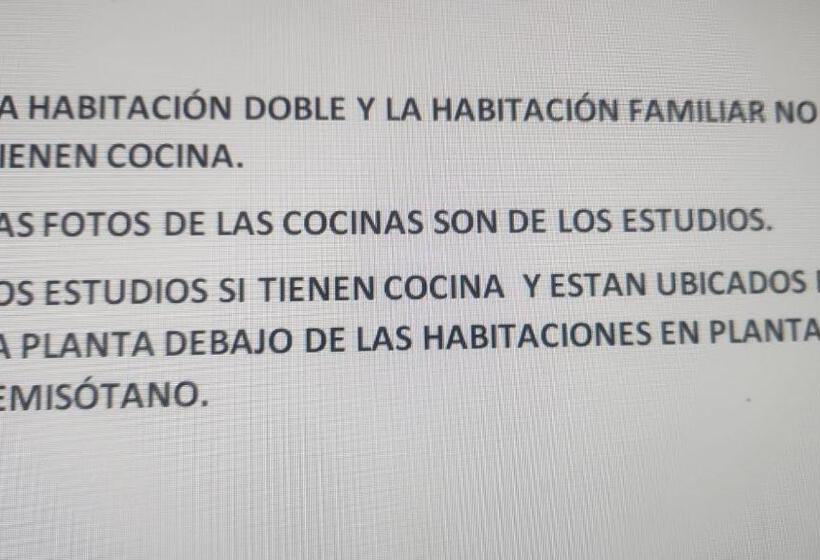 펜션 Estudios Playa De Covachos