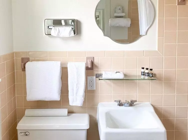 The River Hills Motel   Algoma, Wi   Near Door County