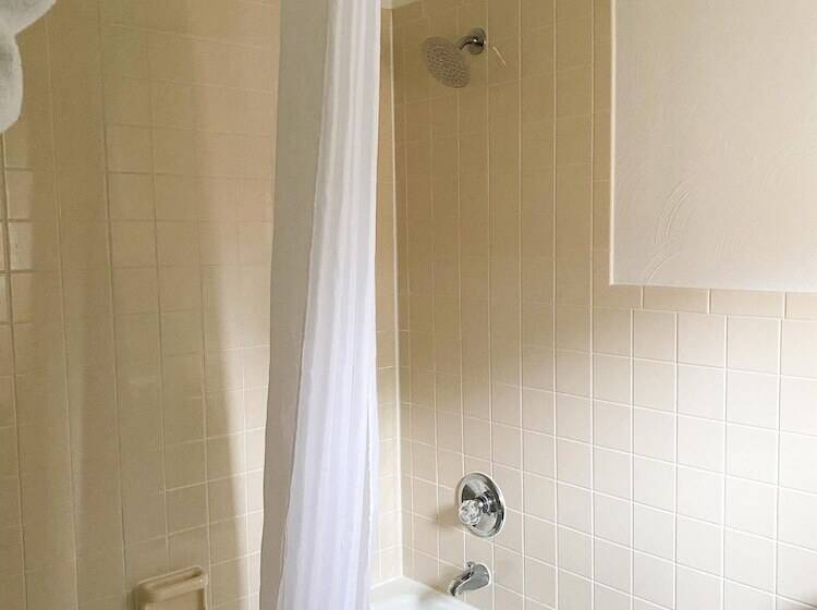 The River Hills Motel   Algoma, Wi   Near Door County