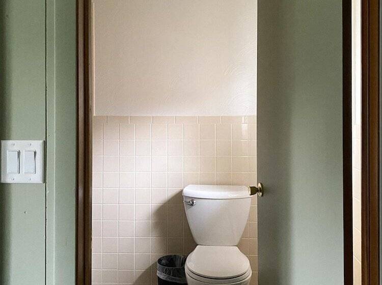 The River Hills Motel   Algoma, Wi   Near Door County