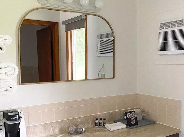 The River Hills Motel   Algoma, Wi   Near Door County