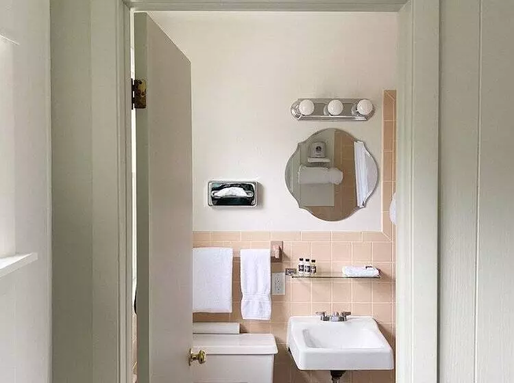 The River Hills Motel   Algoma, Wi   Near Door County