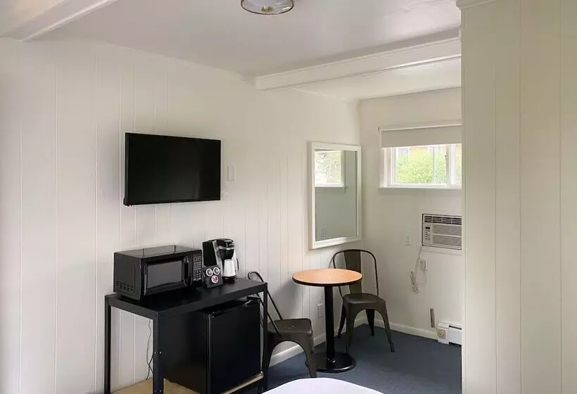 The River Hills Motel   Algoma, Wi   Near Door County