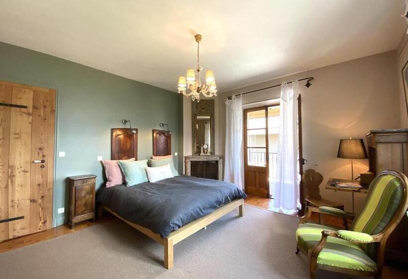 مبيت وإفطار Les O D Annecy