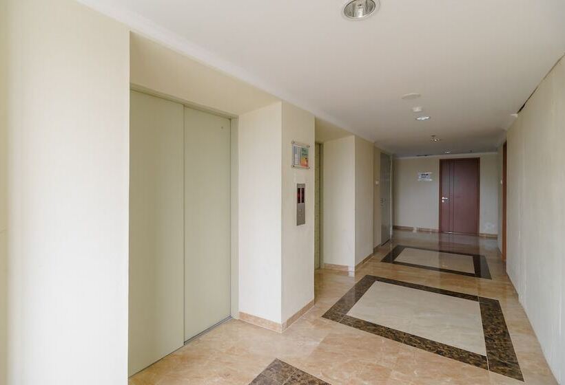 Hotel Reddoorz Apartemen @ Green Lake View Cimanggis