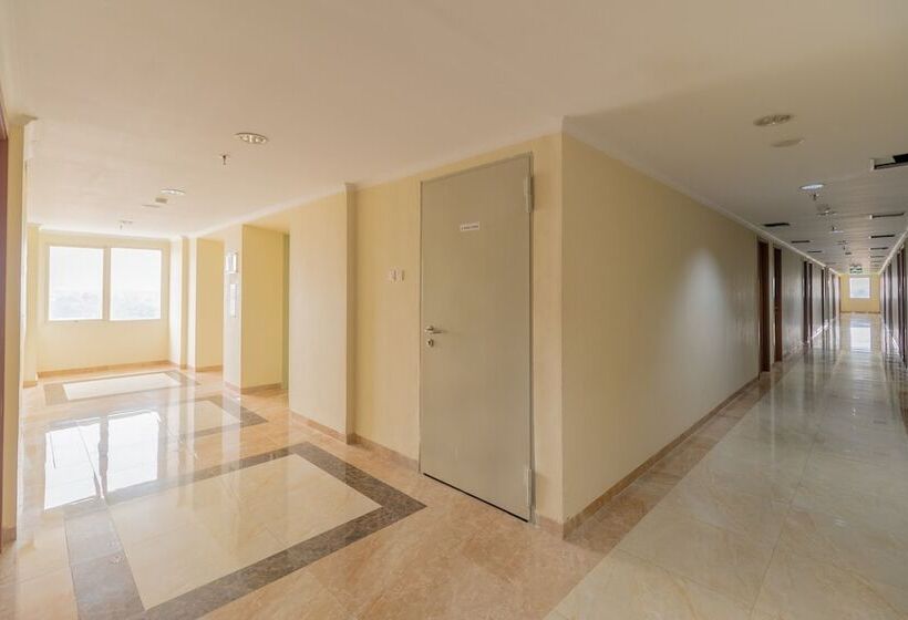 Hotel Reddoorz Apartemen @ Green Lake View Cimanggis