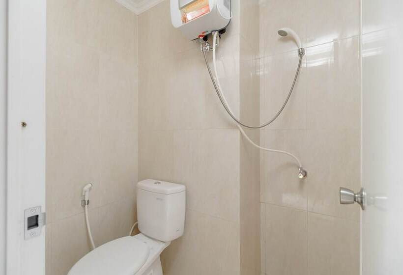 Hotel Reddoorz Apartemen @ Green Lake View Cimanggis