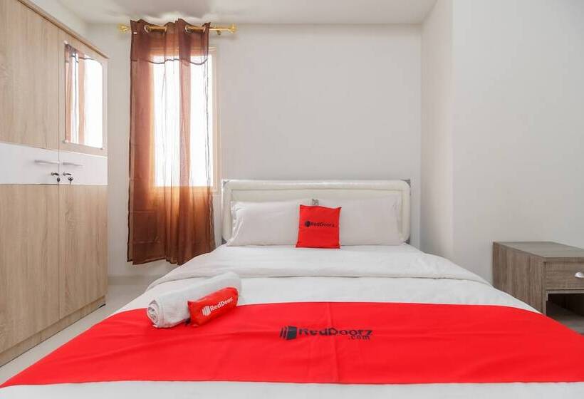Hotel Reddoorz Apartemen @ Green Lake View Cimanggis