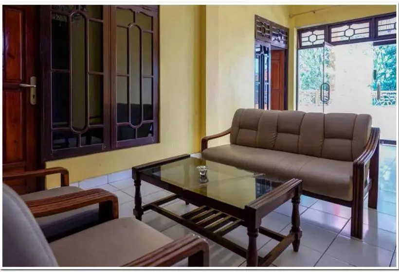 ホテル Puspa Indah Guesthouse Redpartner