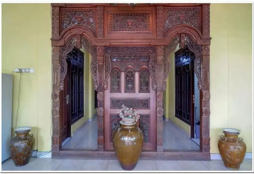 ホテル Puspa Indah Guesthouse Redpartner