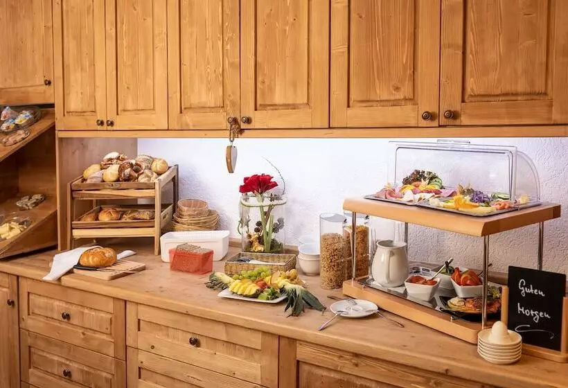 Hotelli Restaurant Goldener Hirsch