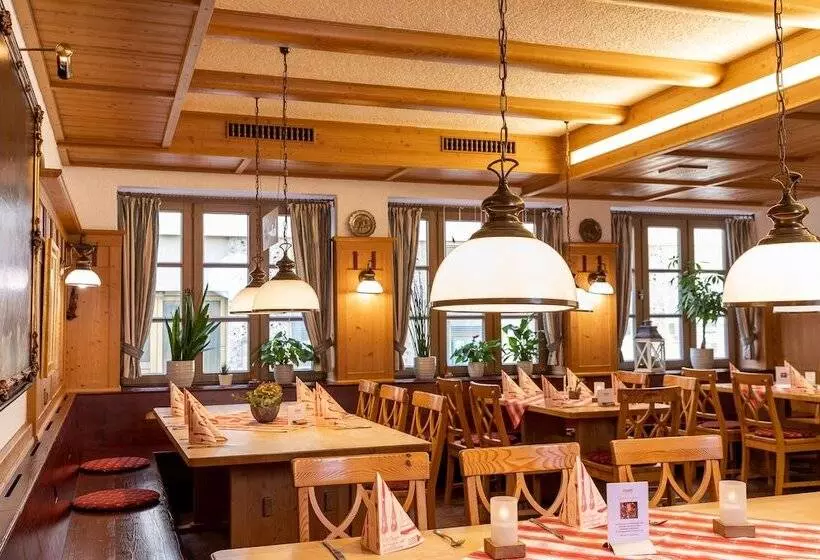 Hotelli Restaurant Goldener Hirsch