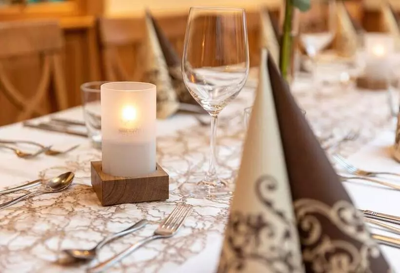 Hotelli Restaurant Goldener Hirsch