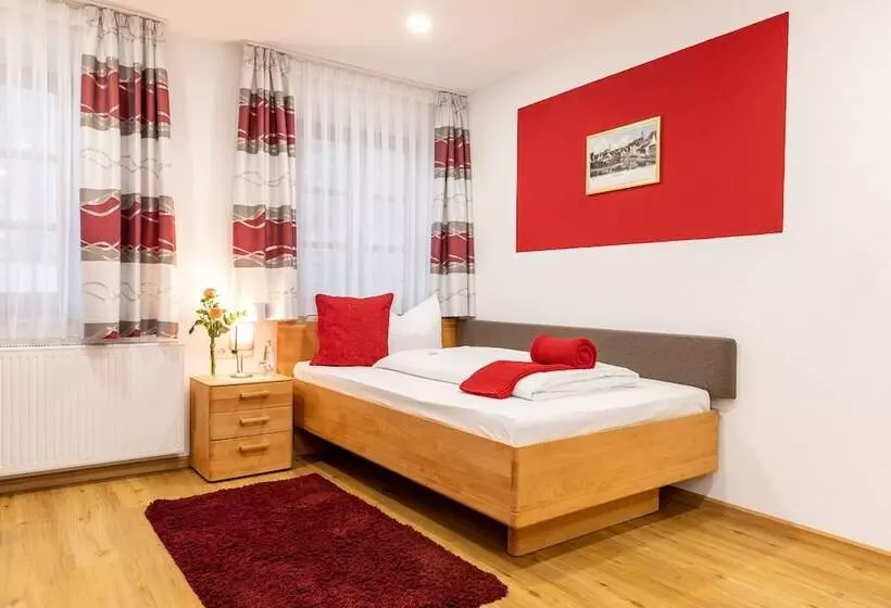 Hotelli Restaurant Goldener Hirsch