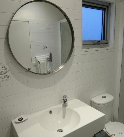 Ashmont Motel And Apartments