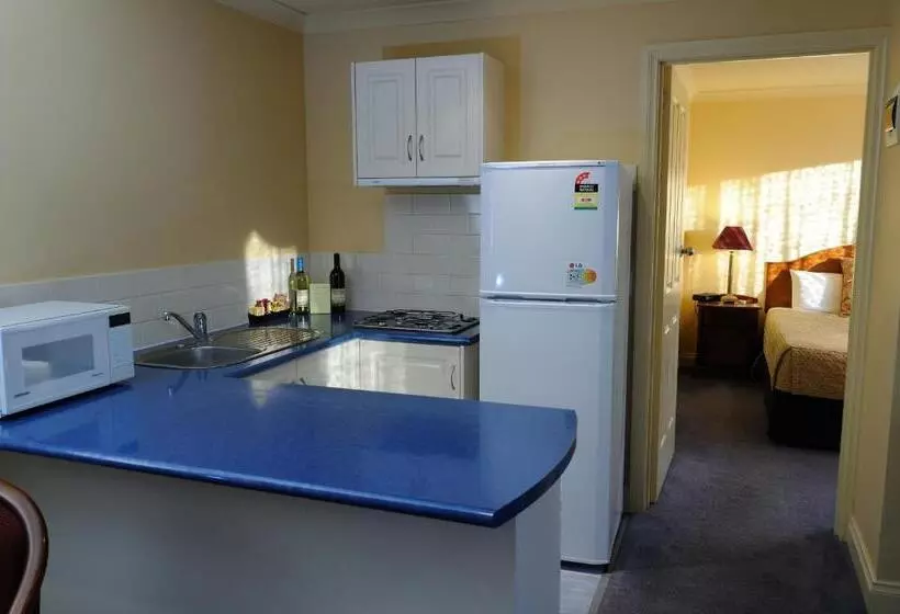 Ashmont Motel And Apartments