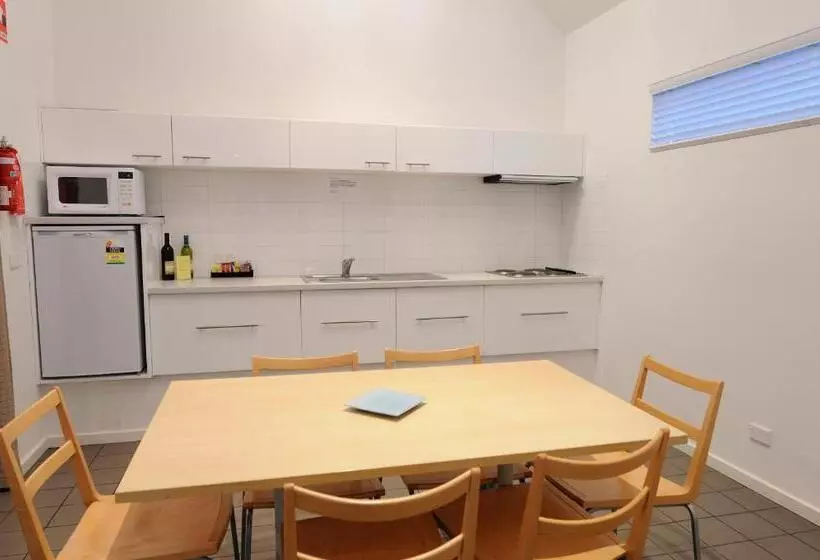 Ashmont Motel And Apartments