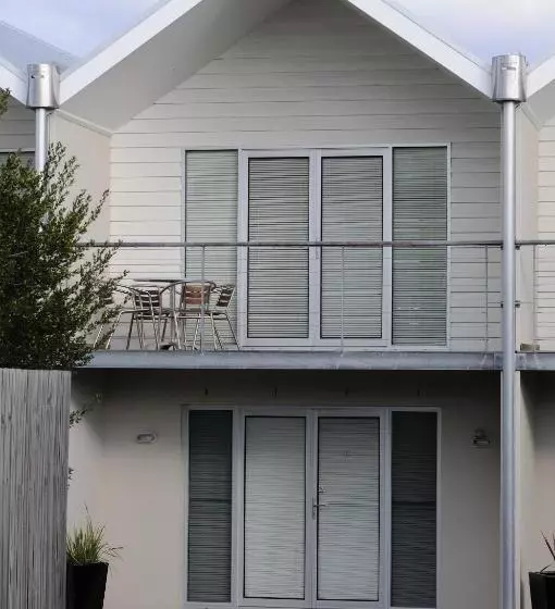 Ashmont Motel And Apartments